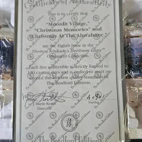 Thomas Kinkade's Moonlight Village "Christmas Memories " - Picture 3 of 10